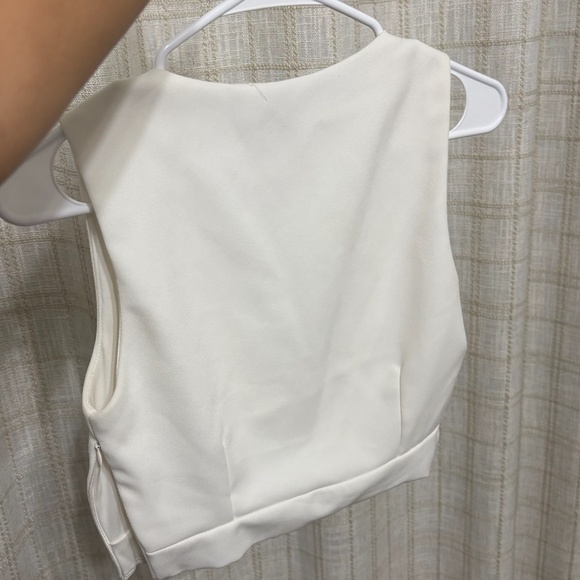 White v-neck crop top - Picture 3 of 3